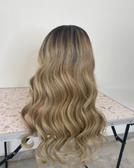 Ash blonde (Closure)